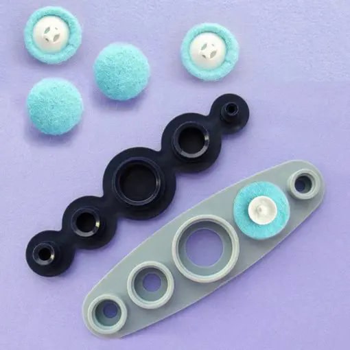 Siuvėjos rankdarbių uždengtų sagų gaminimo mašina